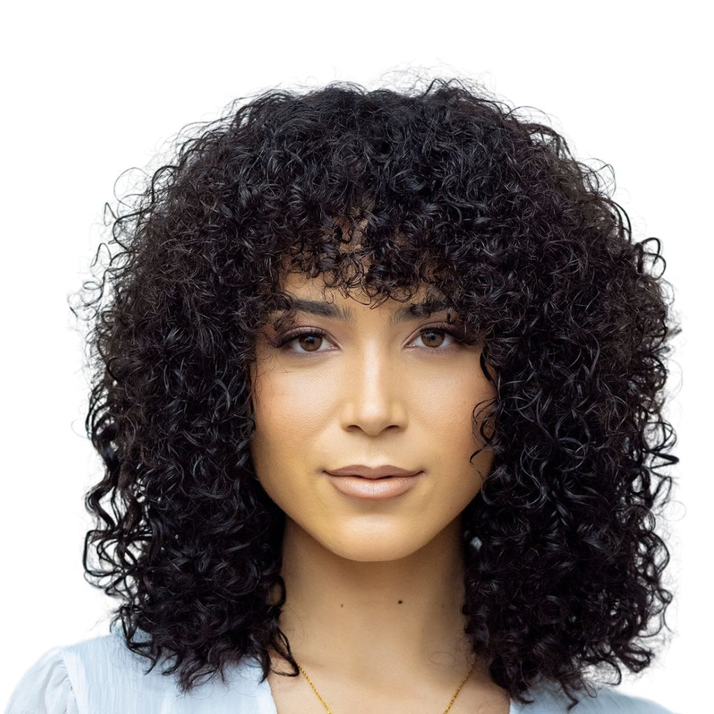 model wear curly hair extention