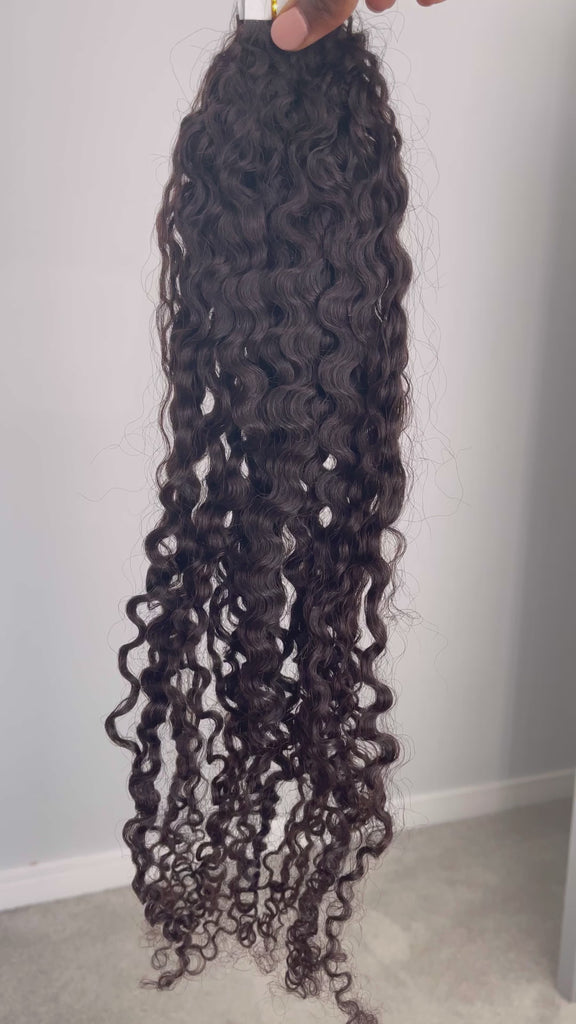 deep cDeep Curly Tape-In Hair Extensions (Light Coloursurly tape-in colour2