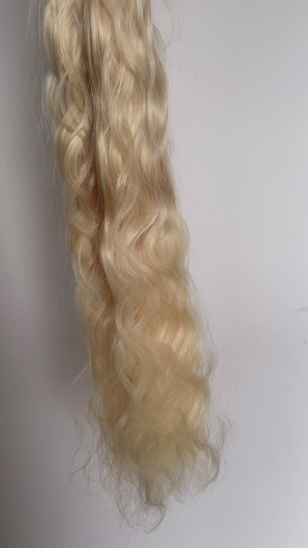 Blonde Natural Wavy Tape-in Hair Extensions