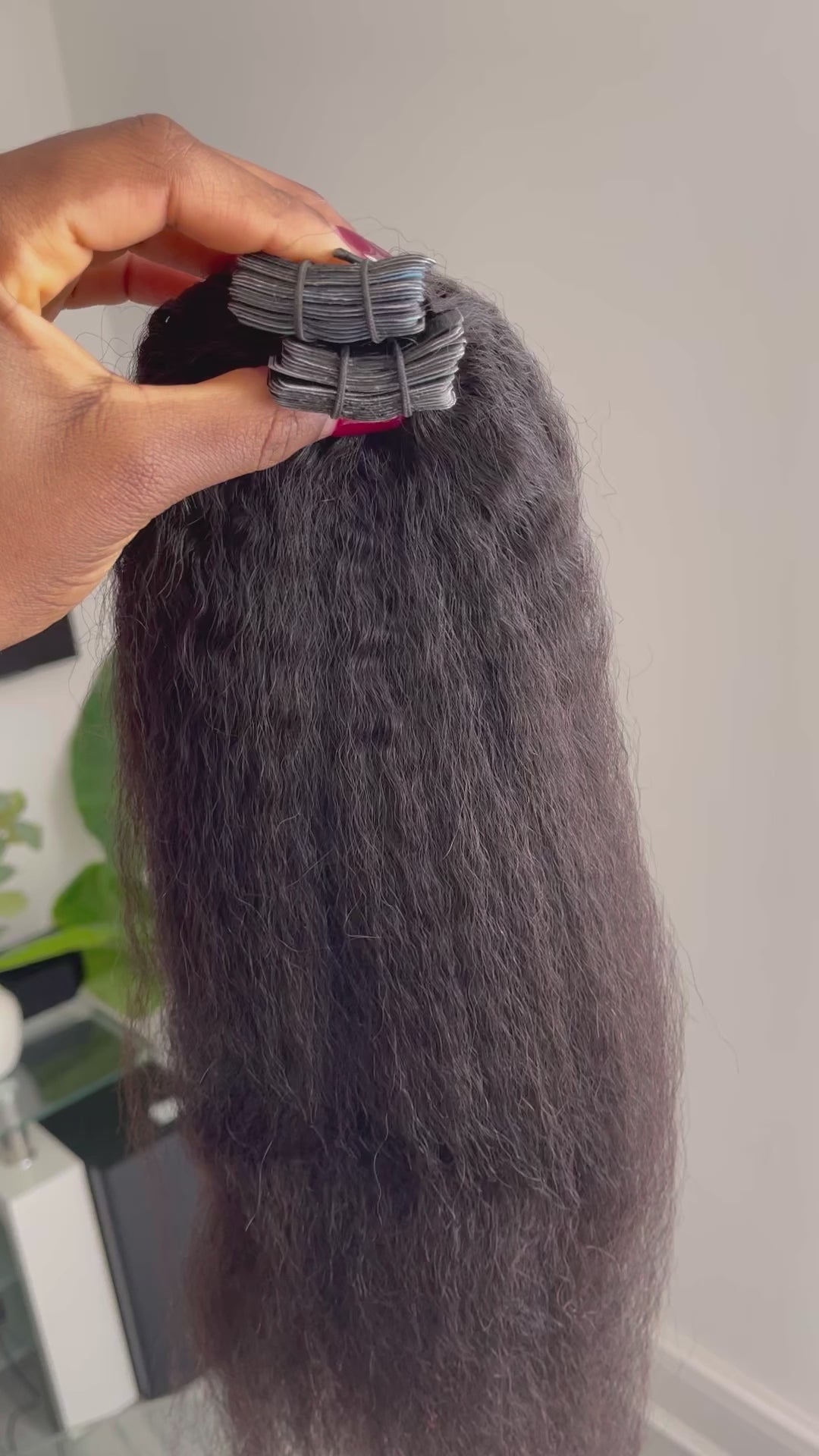 Kinky Straight Tape-in Hair Extensions.